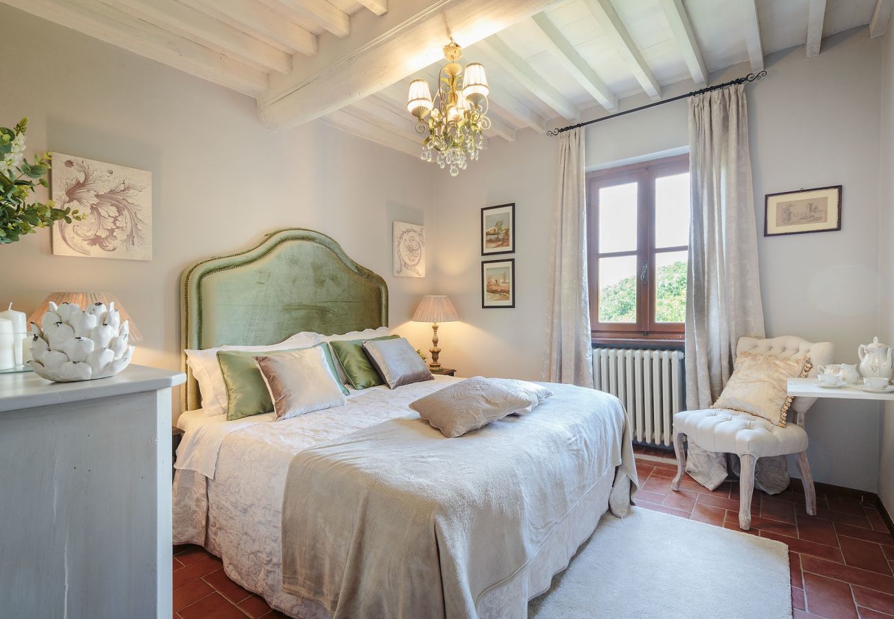Villa a Lucca - BOCCIOLO FARMHOUSE with POOL, 5 mins to Lucca Town