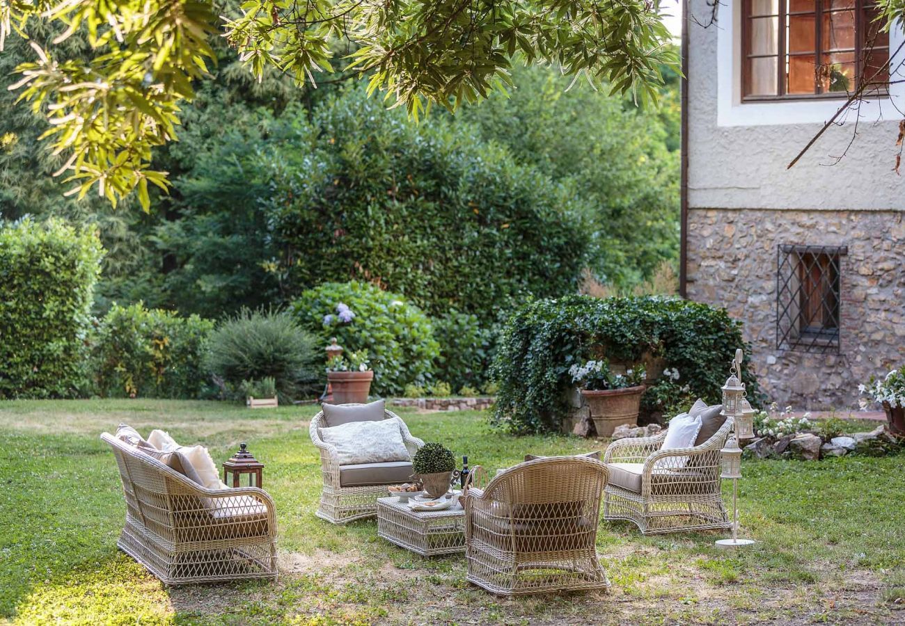 Villa a Lucca - BOCCIOLO FARMHOUSE with POOL, 5 mins to Lucca Town