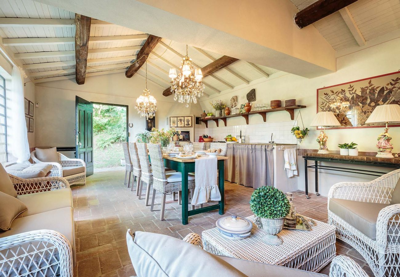 Villa a Lucca - BOCCIOLO FARMHOUSE with POOL, 5 mins to Lucca Town