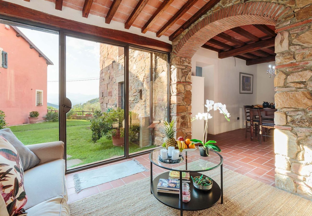 Villa a Capannori - Villa with Private Pool on the Lucca Hills in S. Andrea di Compito