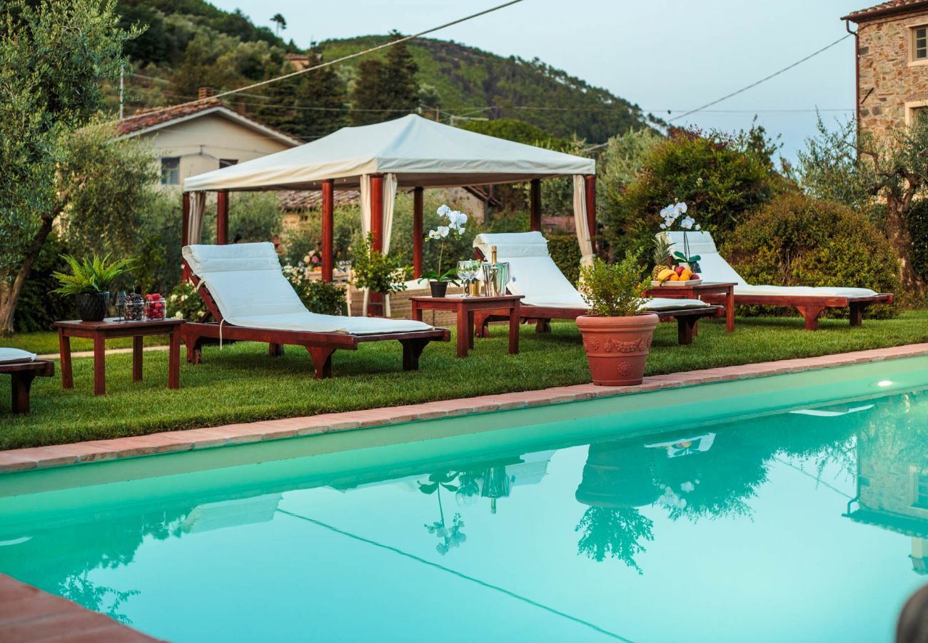 Villa a Capannori - Villa with Private Pool on the Lucca Hills in S. Andrea di Compito