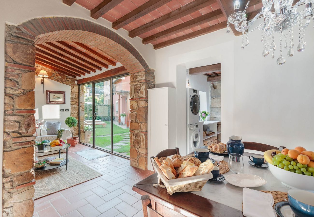 Villa a Capannori - Villa with Private Pool on the Lucca Hills in S. Andrea di Compito