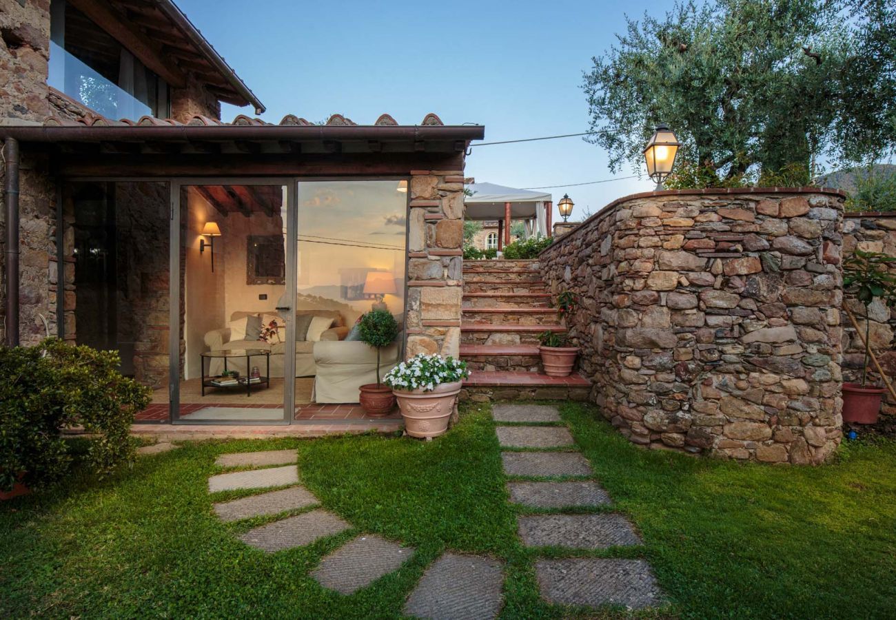 Villa a Capannori - Villa with Private Pool on the Lucca Hills in S. Andrea di Compito