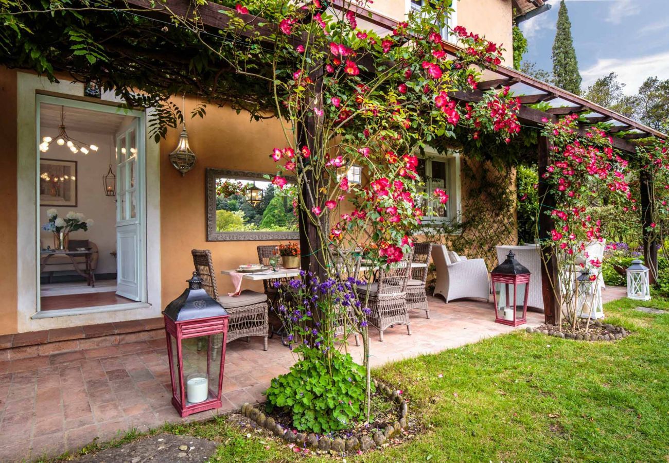 Villa a Lucca - VILLA D'AMICO, charming indulgence overlooking Lucca Town Centre