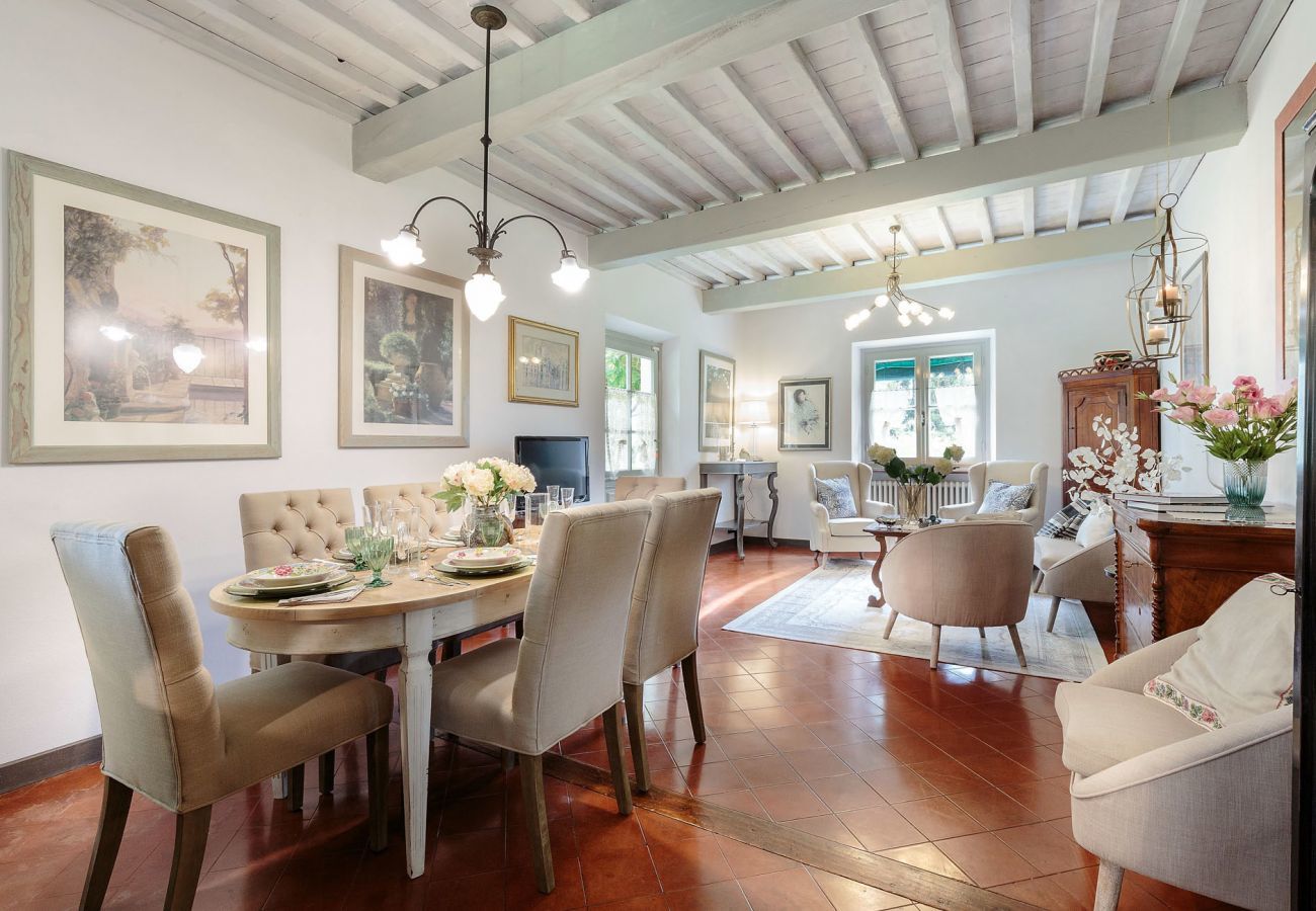 Villa a Lucca - VILLA D'AMICO, charming indulgence overlooking Lucca Town Centre