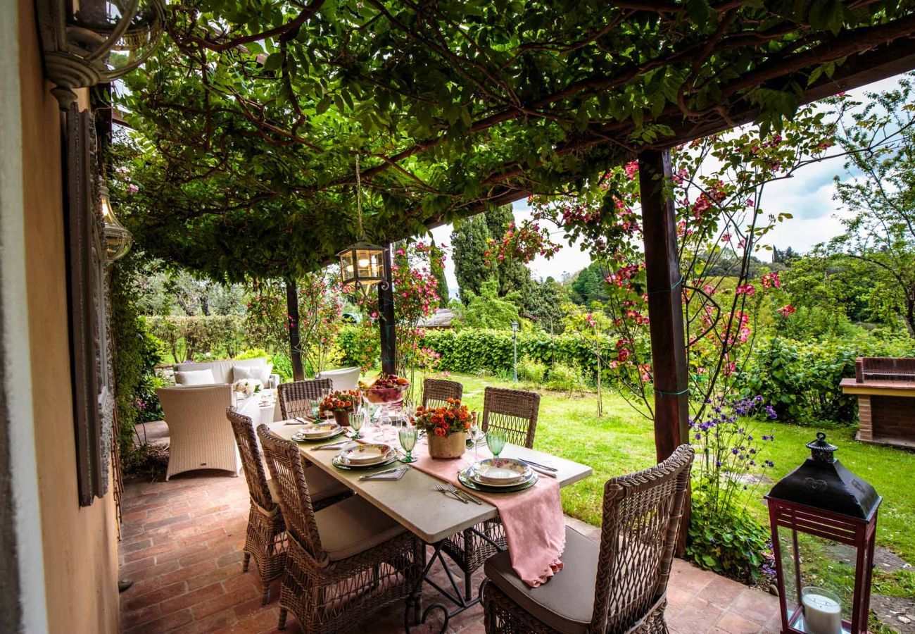 Villa a Lucca - VILLA D'AMICO, charming indulgence overlooking Lucca Town Centre