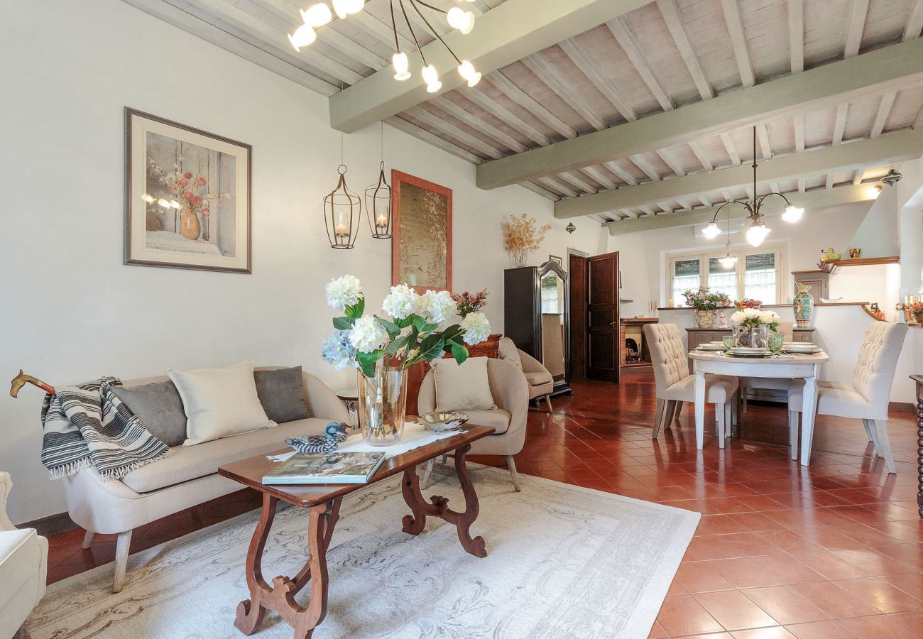 Villa a Lucca - VILLA D'AMICO, charming indulgence overlooking Lucca Town Centre