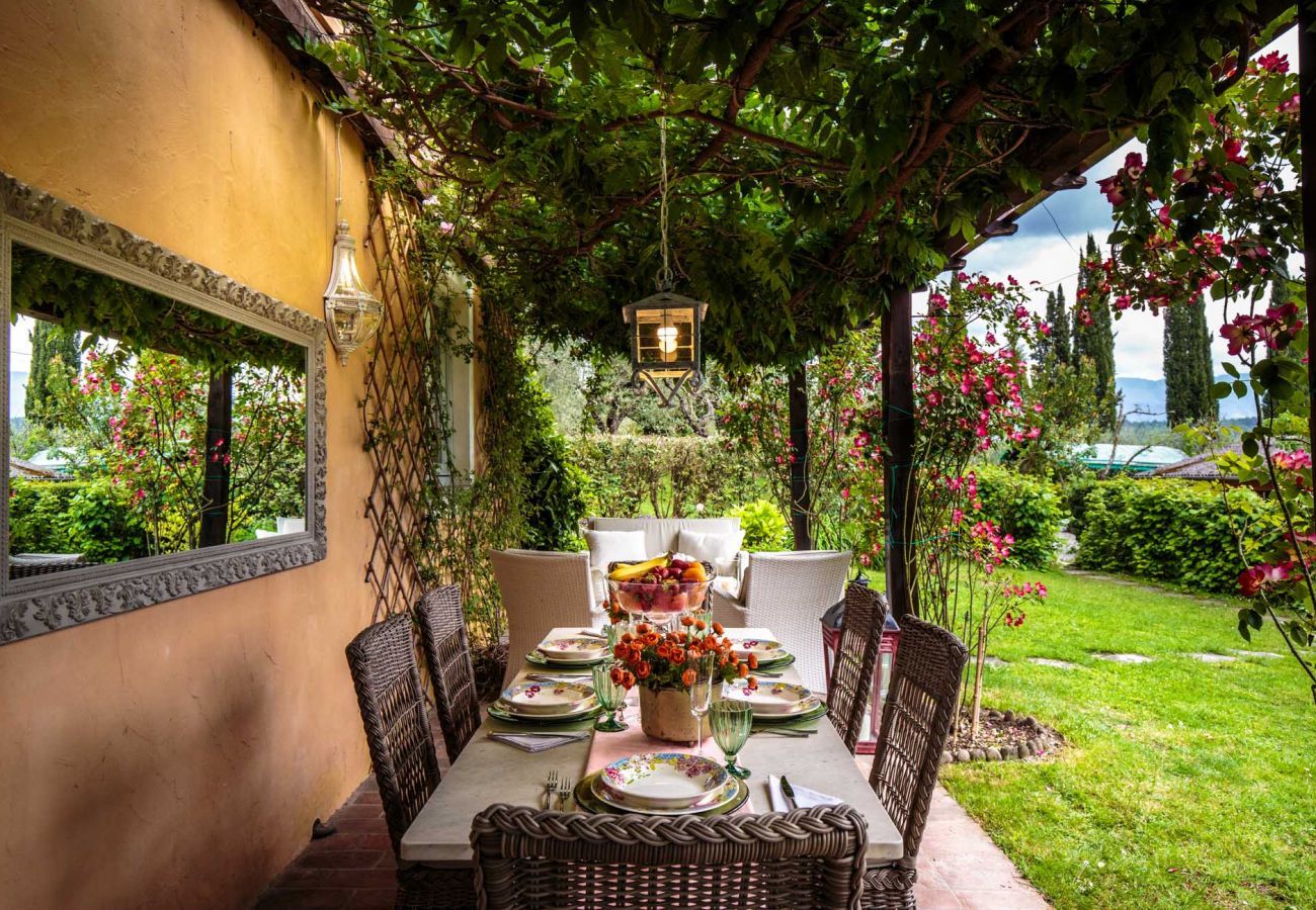 Villa a Lucca - VILLA D'AMICO, charming indulgence overlooking Lucca Town Centre