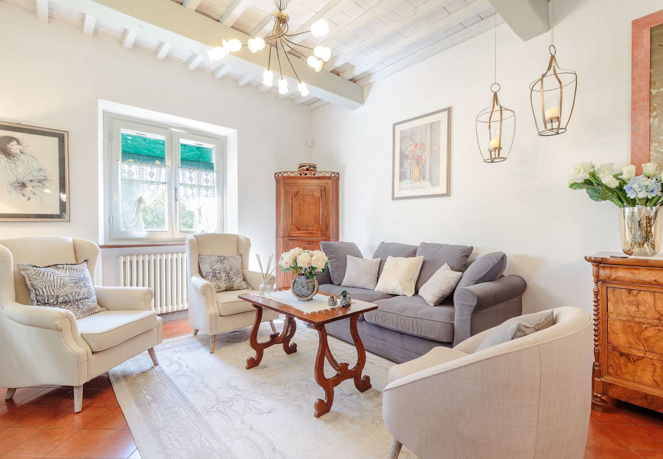 Villa a Lucca - VILLA D'AMICO, charming indulgence overlooking Lucca Town Centre