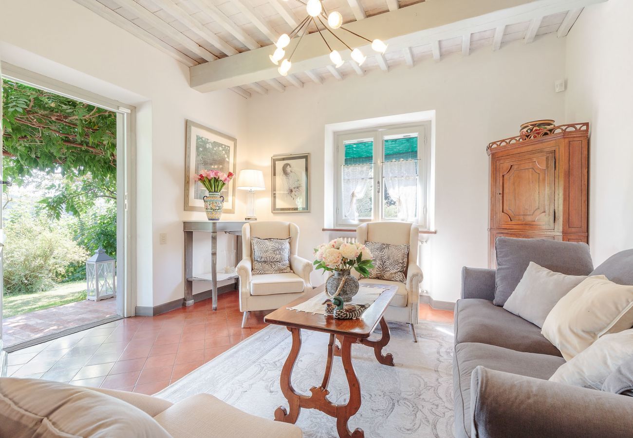 Villa a Lucca - VILLA D'AMICO, charming indulgence overlooking Lucca Town Centre