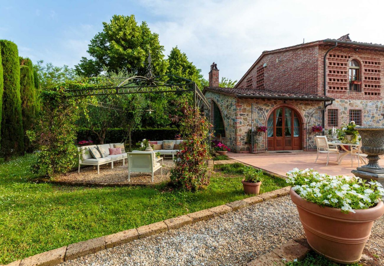 Villa a Orentano - 11 bedrooms Luxury Farmhouse, Private Pool, Jacuzzi, Private Tennis