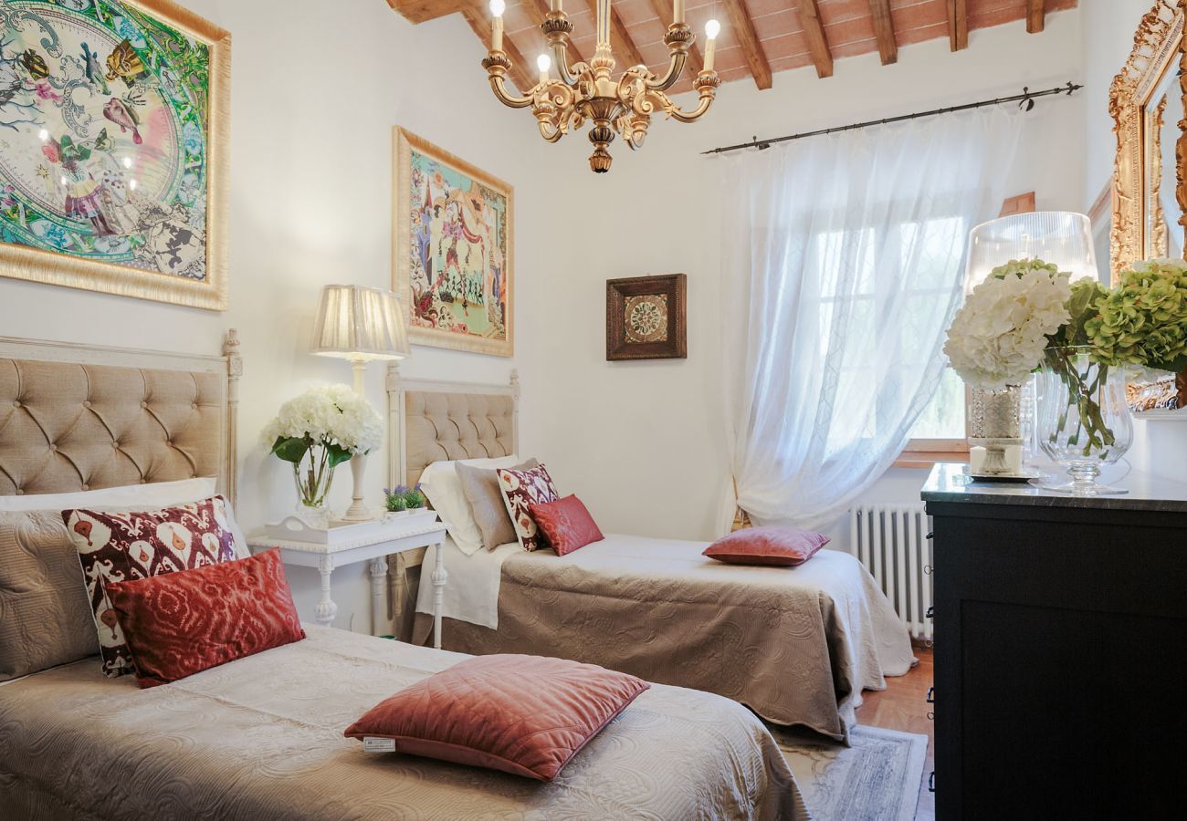 Villa a Orentano - 11 bedrooms Luxury Farmhouse, Private Pool, Jacuzzi, Private Tennis