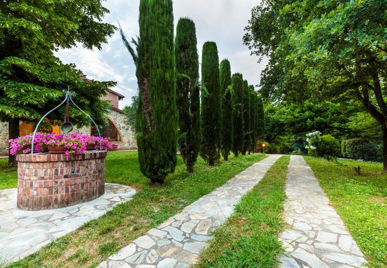 Villa a Orentano - 11 bedrooms Luxury Farmhouse, Private Pool, Jacuzzi, Private Tennis