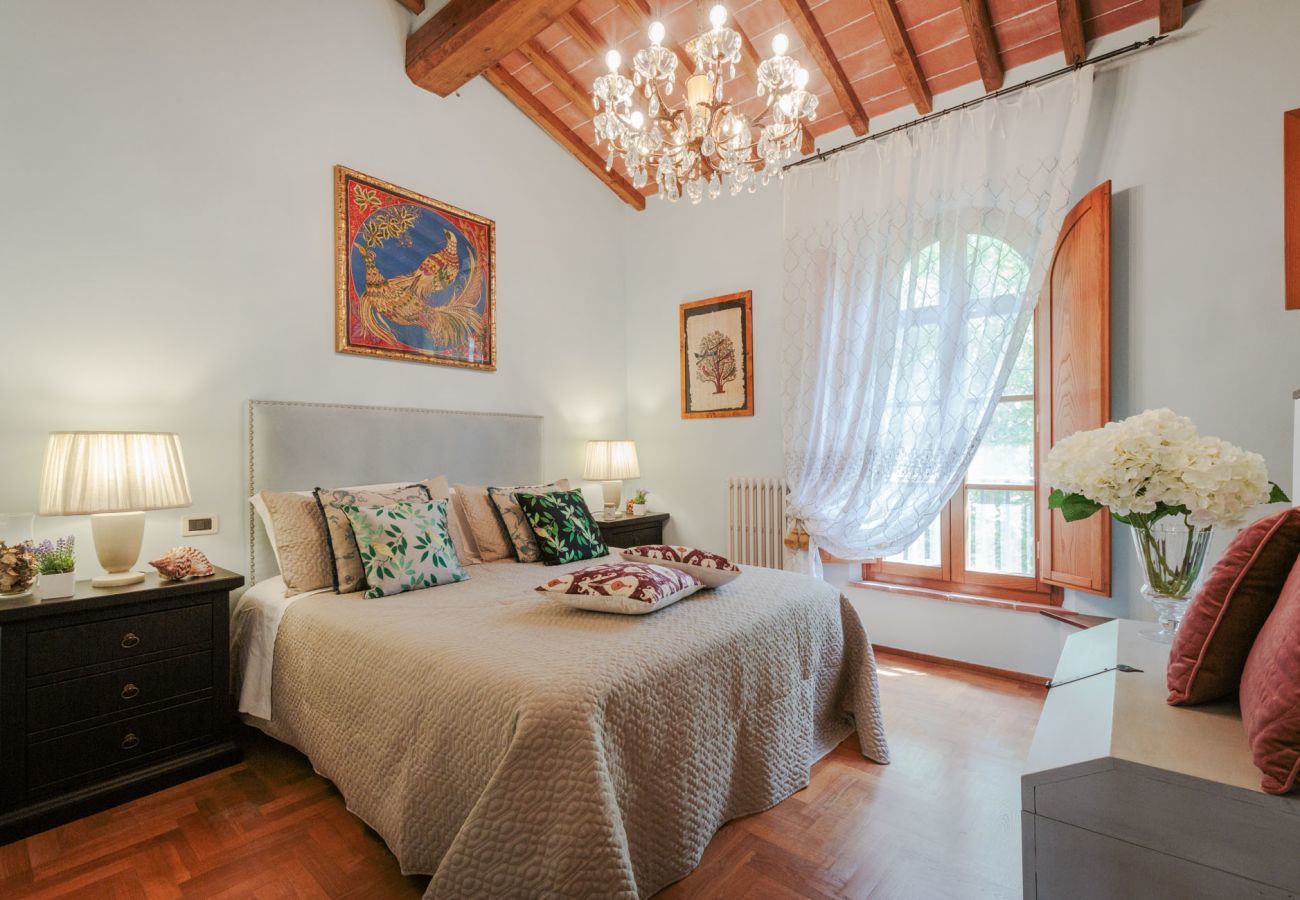 Villa a Orentano - 11 bedrooms Luxury Farmhouse, Private Pool, Jacuzzi, Private Tennis