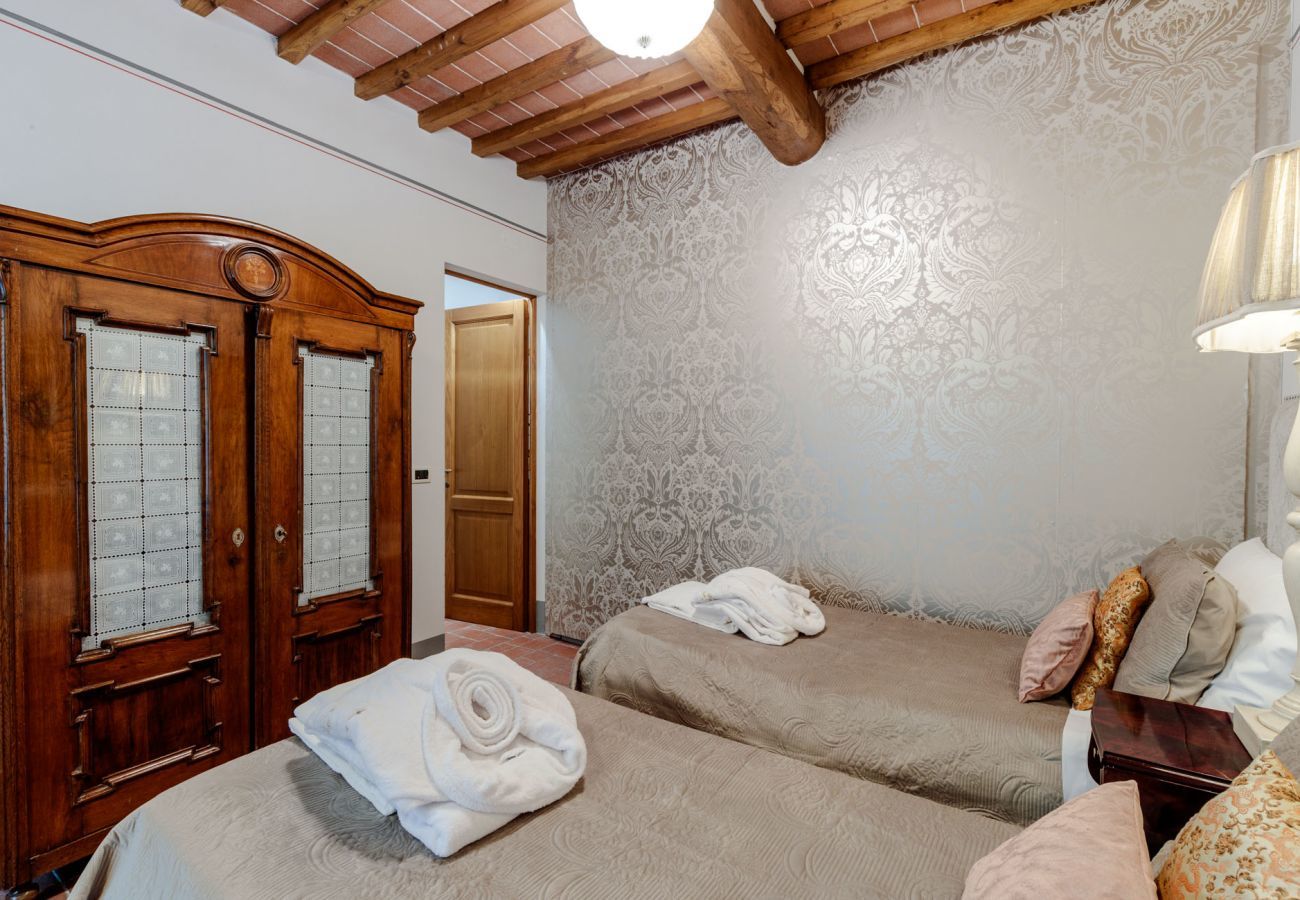 Villa a Orentano - 11 bedrooms Luxury Farmhouse, Private Pool, Jacuzzi, Private Tennis