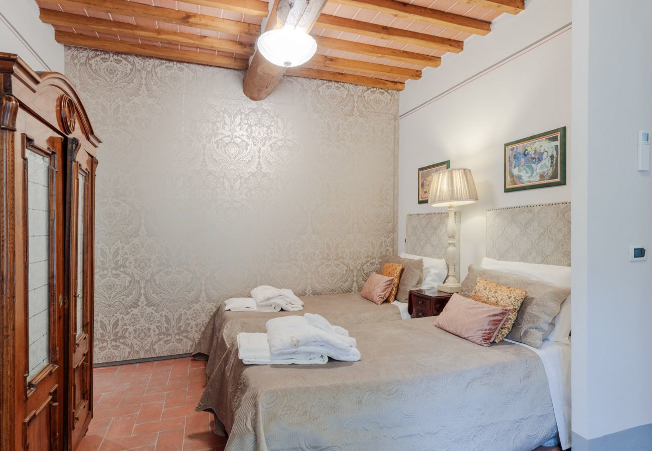 Villa a Orentano - 11 bedrooms Luxury Farmhouse, Private Pool, Jacuzzi, Private Tennis