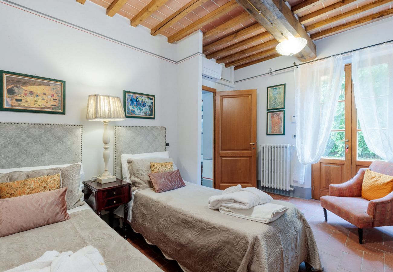 Villa a Orentano - 11 bedrooms Luxury Farmhouse, Private Pool, Jacuzzi, Private Tennis