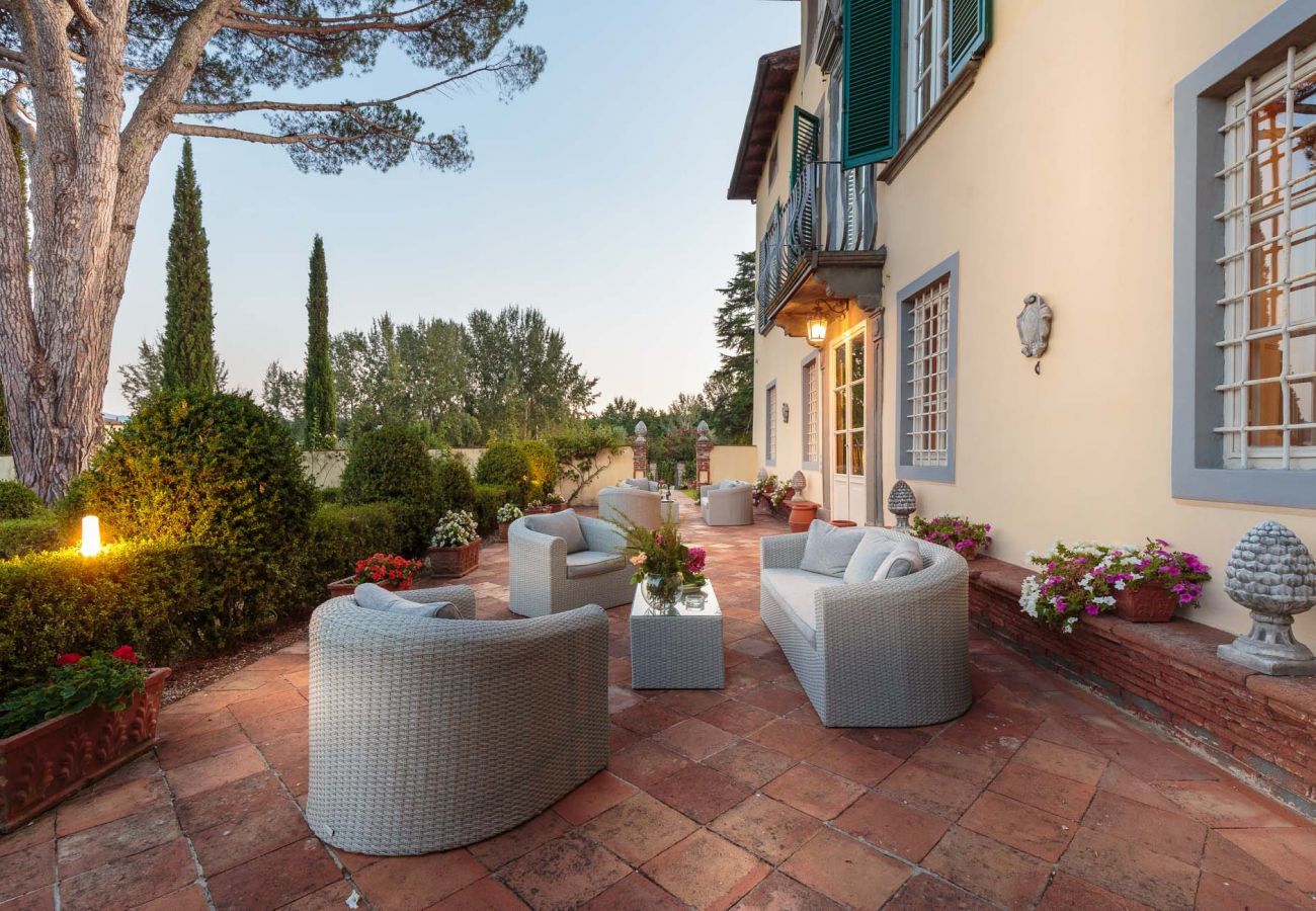 Villa a Lucca - RENAISSANCE WINERY VILLA AMONG THE VINEYARDS, 9 BEDROOMS, 7 BATHS, WIFI, AIR CON