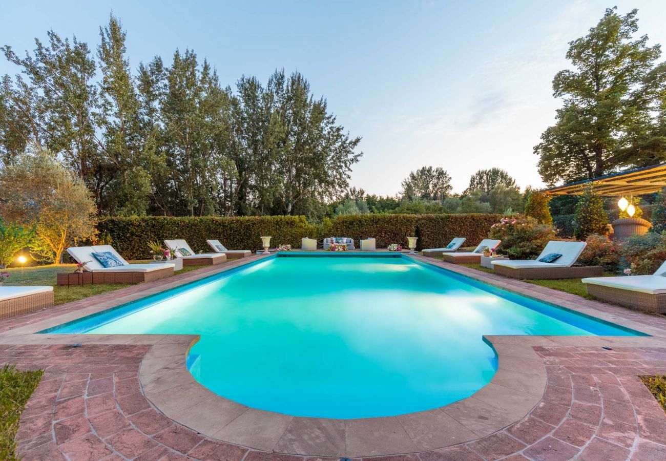 Villa a Lucca - RENAISSANCE WINERY VILLA AMONG THE VINEYARDS, 9 BEDROOMS, 7 BATHS, WIFI, AIR CON