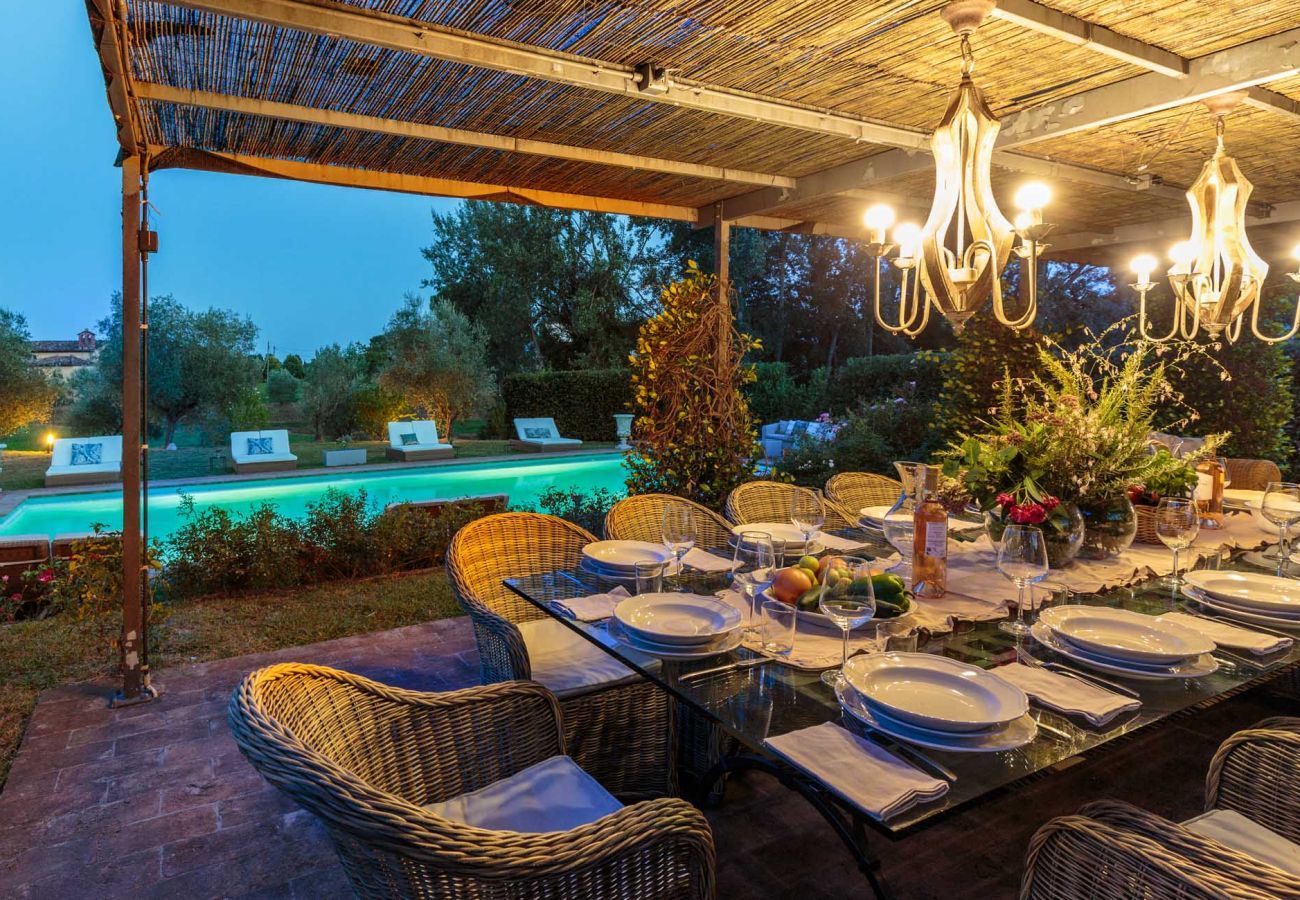 Villa a Lucca - RENAISSANCE WINERY VILLA AMONG THE VINEYARDS, 9 BEDROOMS, 7 BATHS, WIFI, AIR CON