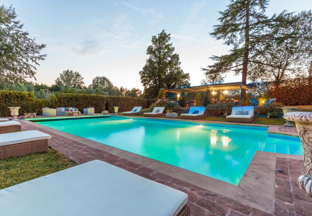 Villa a Lucca - RENAISSANCE WINERY VILLA AMONG THE VINEYARDS, 9 BEDROOMS, 7 BATHS, WIFI, AIR CON