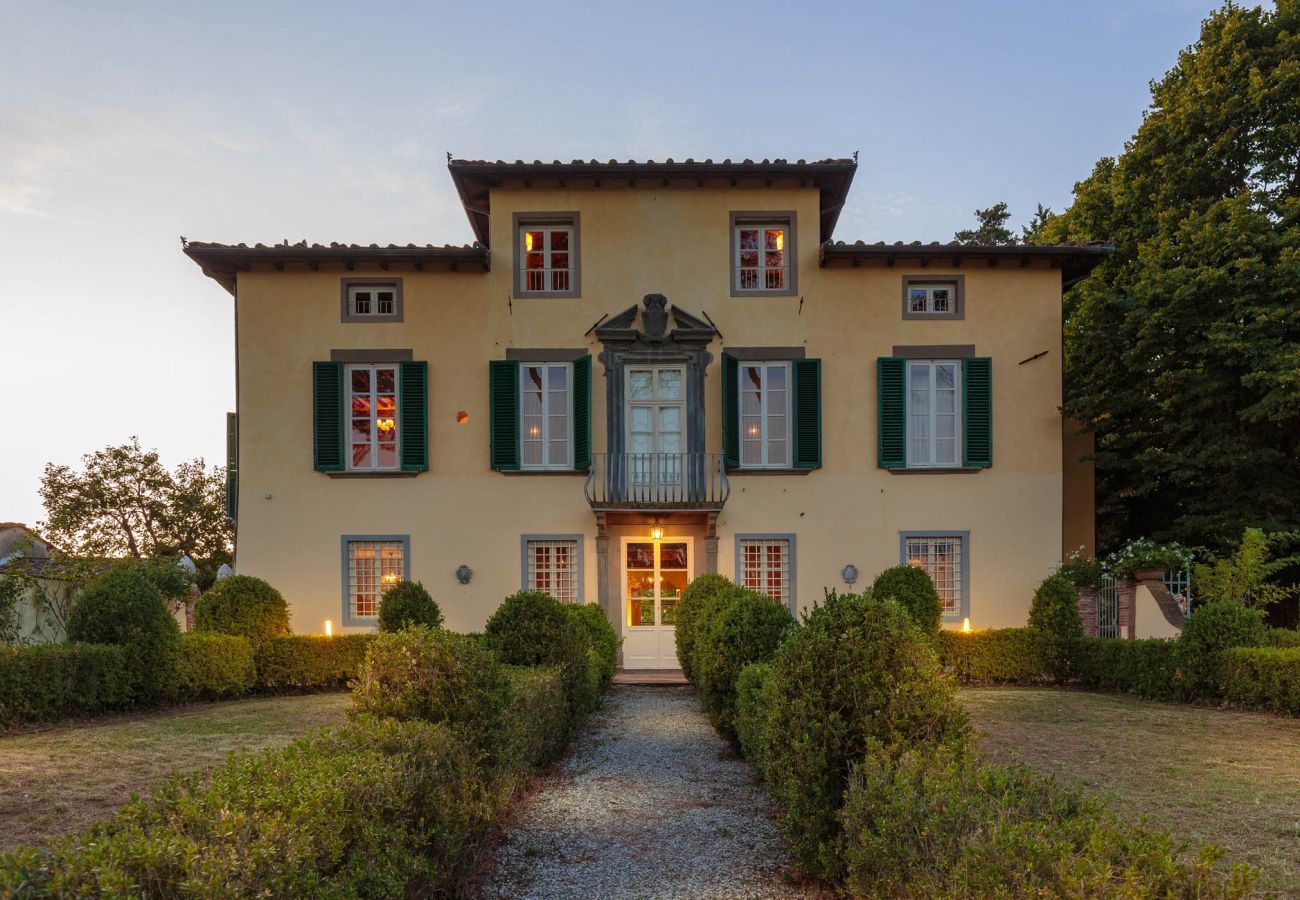 Villa a Lucca - RENAISSANCE WINERY VILLA AMONG THE VINEYARDS, 9 BEDROOMS, 7 BATHS, WIFI, AIR CON