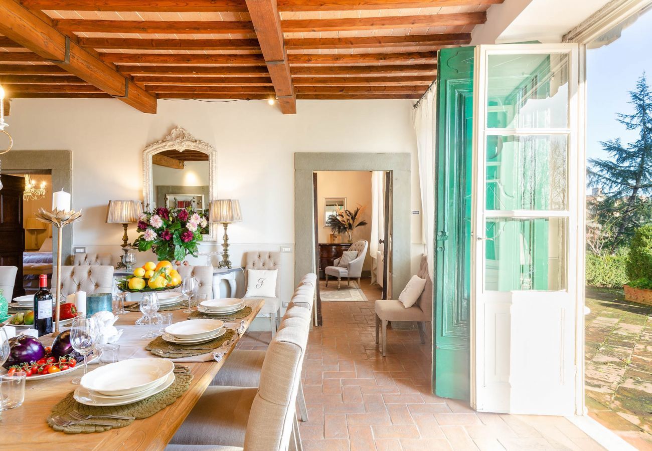 Villa a Lucca - RENAISSANCE WINERY VILLA AMONG THE VINEYARDS, 9 BEDROOMS, 7 BATHS, WIFI, AIR CON