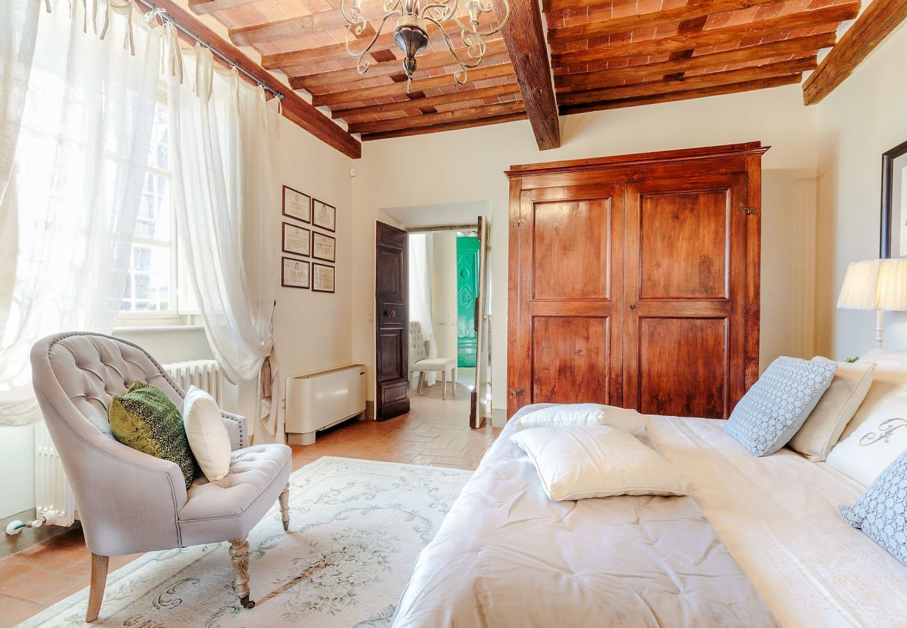 Villa a Lucca - RENAISSANCE WINERY VILLA AMONG THE VINEYARDS, 9 BEDROOMS, 7 BATHS, WIFI, AIR CON