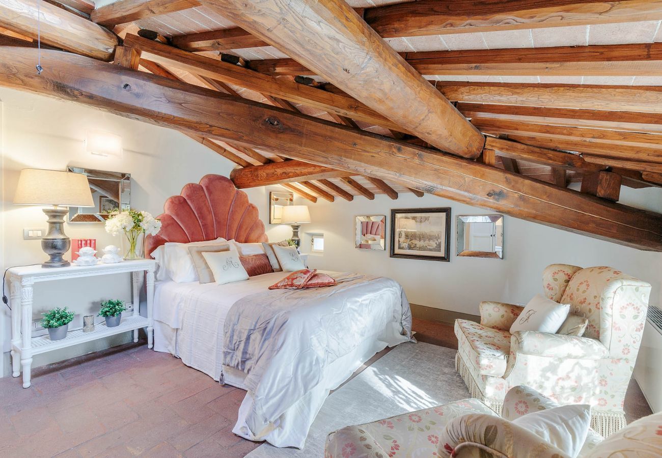 Villa a Lucca - RENAISSANCE WINERY VILLA AMONG THE VINEYARDS, 9 BEDROOMS, 7 BATHS, WIFI, AIR CON