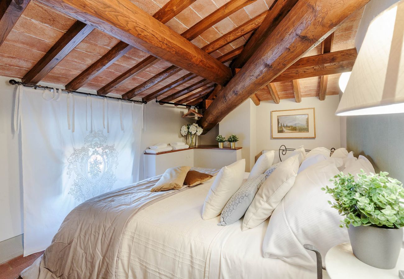 Villa a Lucca - RENAISSANCE WINERY VILLA AMONG THE VINEYARDS, 9 BEDROOMS, 7 BATHS, WIFI, AIR CON