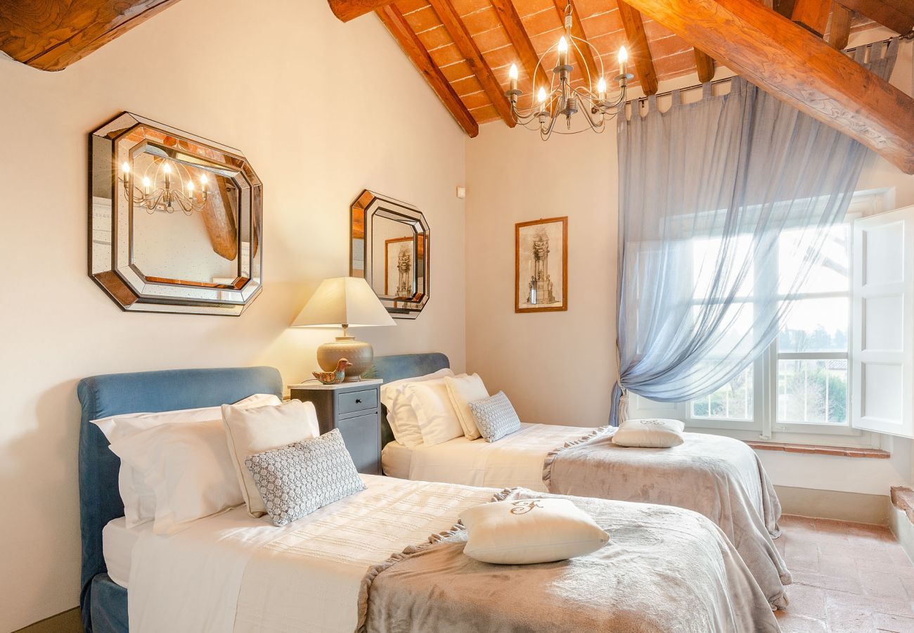 Villa a Lucca - RENAISSANCE WINERY VILLA AMONG THE VINEYARDS, 9 BEDROOMS, 7 BATHS, WIFI, AIR CON