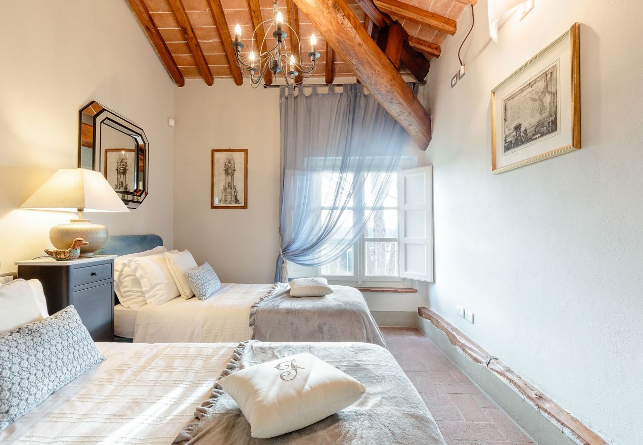 Villa a Lucca - RENAISSANCE WINERY VILLA AMONG THE VINEYARDS, 9 BEDROOMS, 7 BATHS, WIFI, AIR CON