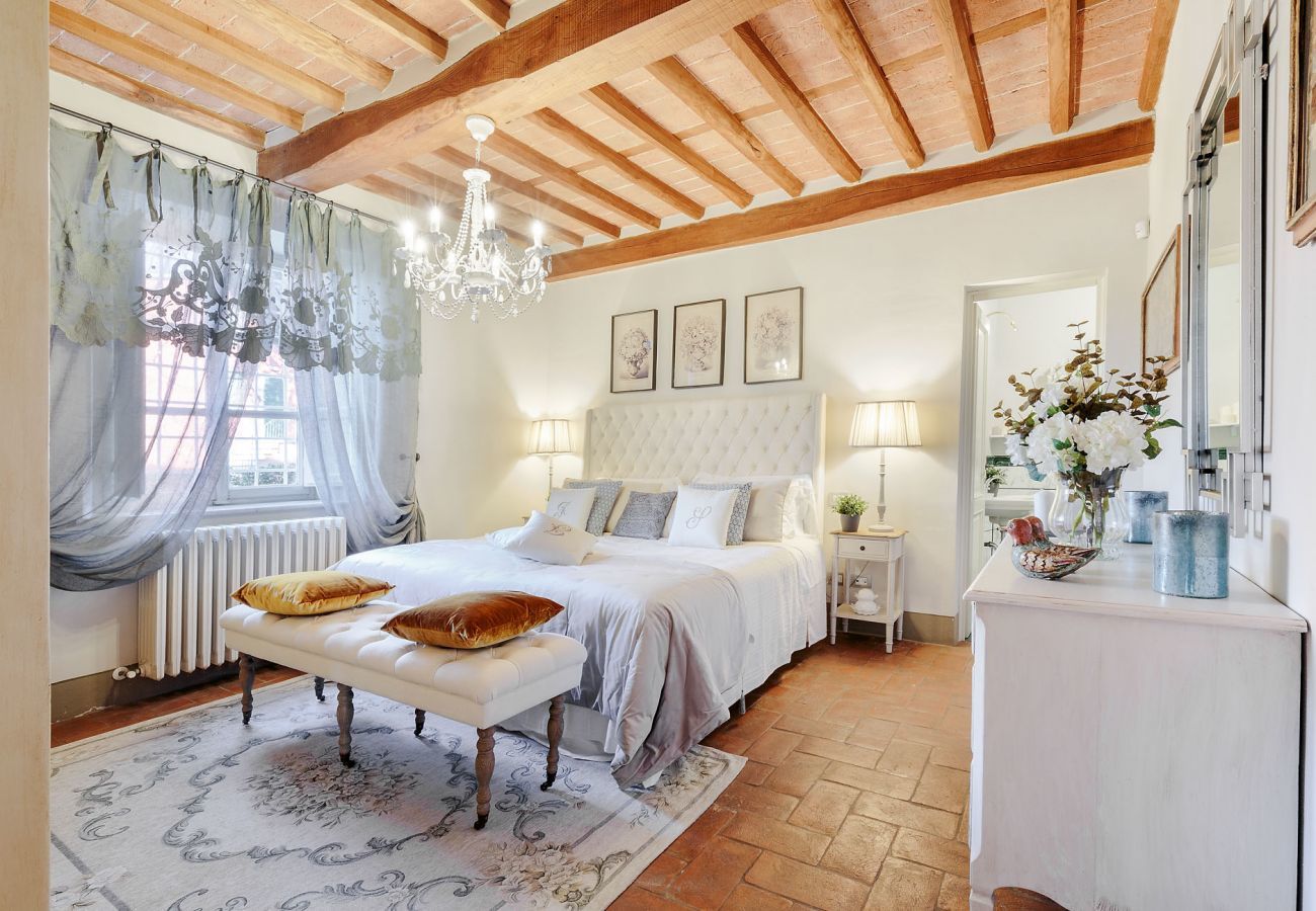 Villa a Lucca - RENAISSANCE WINERY VILLA AMONG THE VINEYARDS, 9 BEDROOMS, 7 BATHS, WIFI, AIR CON