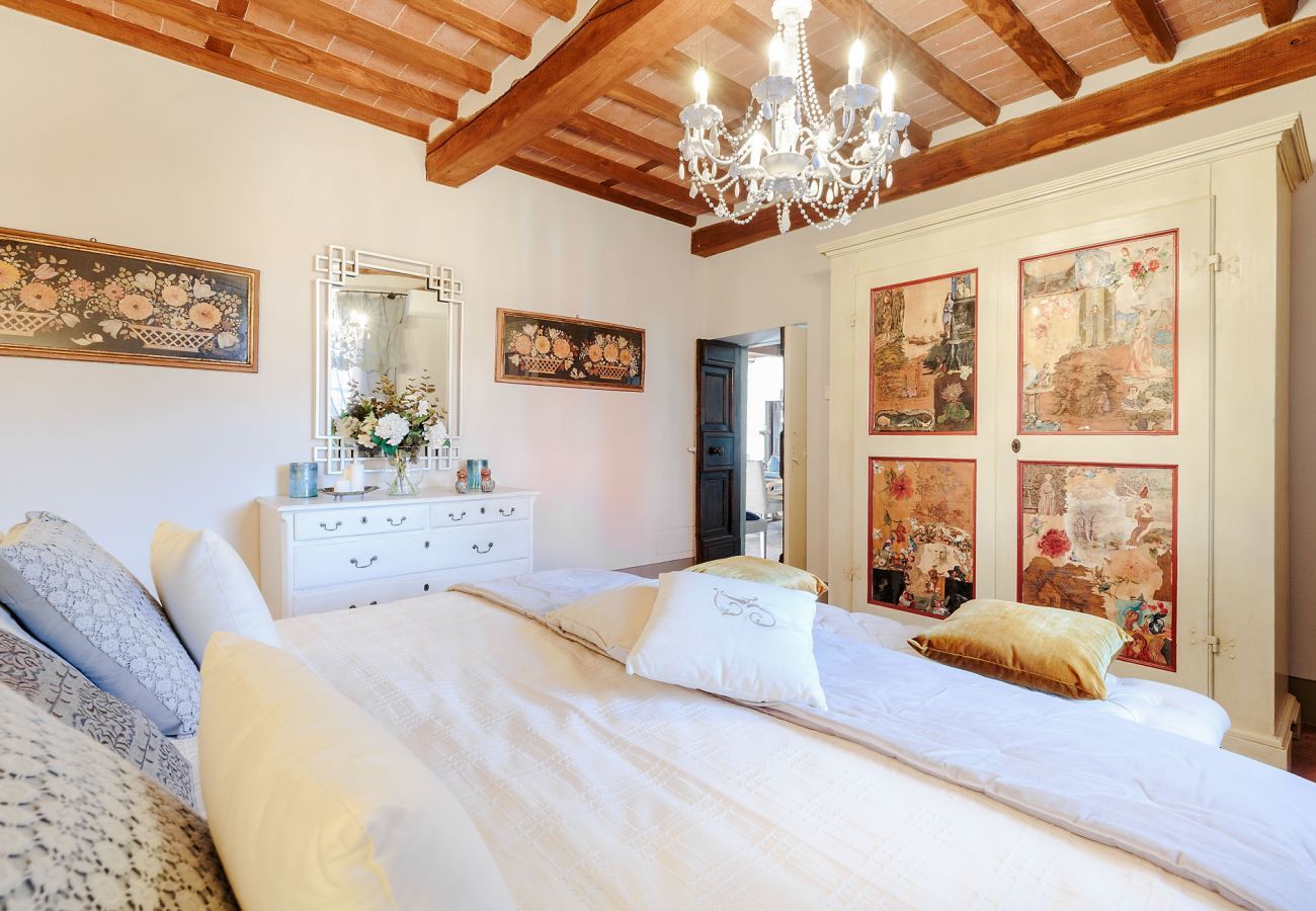 Villa a Lucca - RENAISSANCE WINERY VILLA AMONG THE VINEYARDS, 9 BEDROOMS, 7 BATHS, WIFI, AIR CON