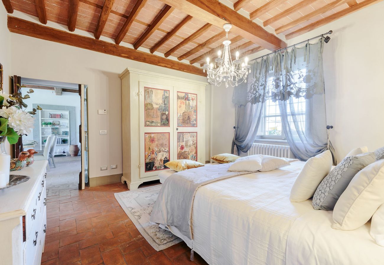 Villa a Lucca - RENAISSANCE WINERY VILLA AMONG THE VINEYARDS, 9 BEDROOMS, 7 BATHS, WIFI, AIR CON