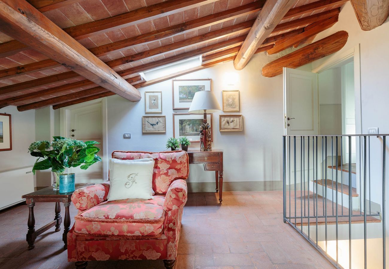 Villa a Lucca - RENAISSANCE WINERY VILLA AMONG THE VINEYARDS, 9 BEDROOMS, 7 BATHS, WIFI, AIR CON