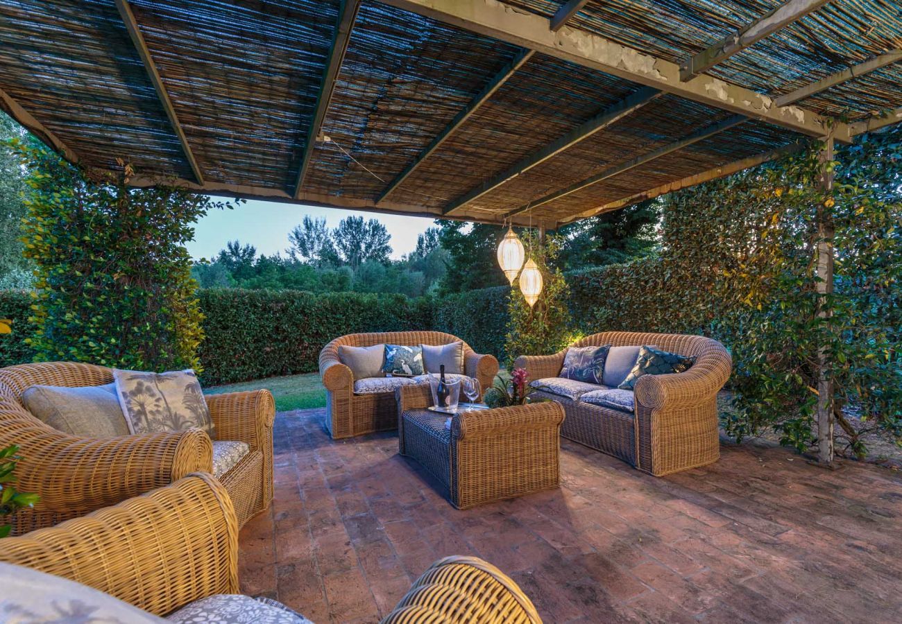 Villa a Lucca - RENAISSANCE WINERY VILLA AMONG THE VINEYARDS, 9 BEDROOMS, 7 BATHS, WIFI, AIR CON