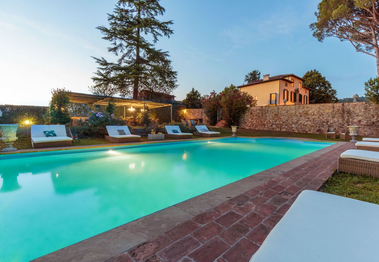 Villa a Lucca - RENAISSANCE WINERY VILLA AMONG THE VINEYARDS, 9 BEDROOMS, 7 BATHS, WIFI, AIR CON