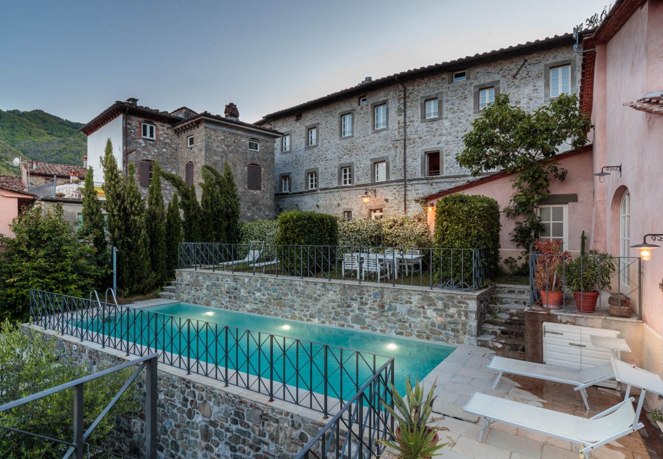 Villa a Pescaglia - PALAZZO GIUSTI: Understated Luxury with a Welcoming Ambience on the Hills of Lucca