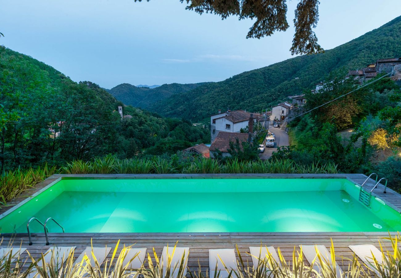 Villa a Pescaglia - PALAZZO GIUSTI: Understated Luxury with a Welcoming Ambience on the Hills of Lucca