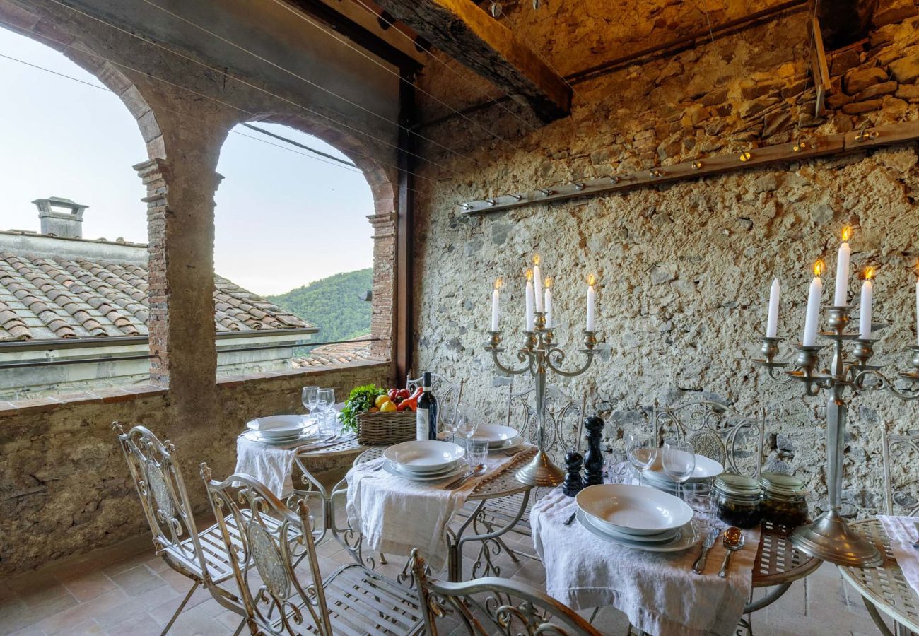 Villa a Pescaglia - PALAZZO GIUSTI: Understated Luxury with a Welcoming Ambience on the Hills of Lucca