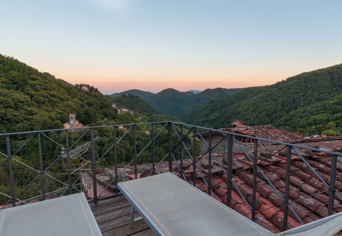 Villa a Pescaglia - PALAZZO GIUSTI: Understated Luxury with a Welcoming Ambience on the Hills of Lucca