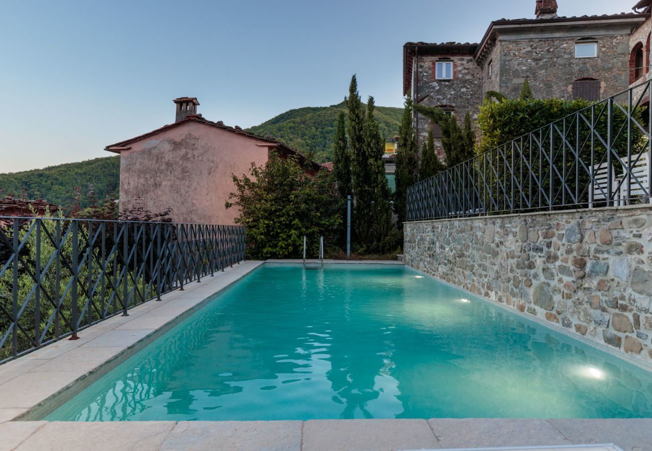 Villa a Pescaglia - PALAZZO GIUSTI: Understated Luxury with a Welcoming Ambience on the Hills of Lucca