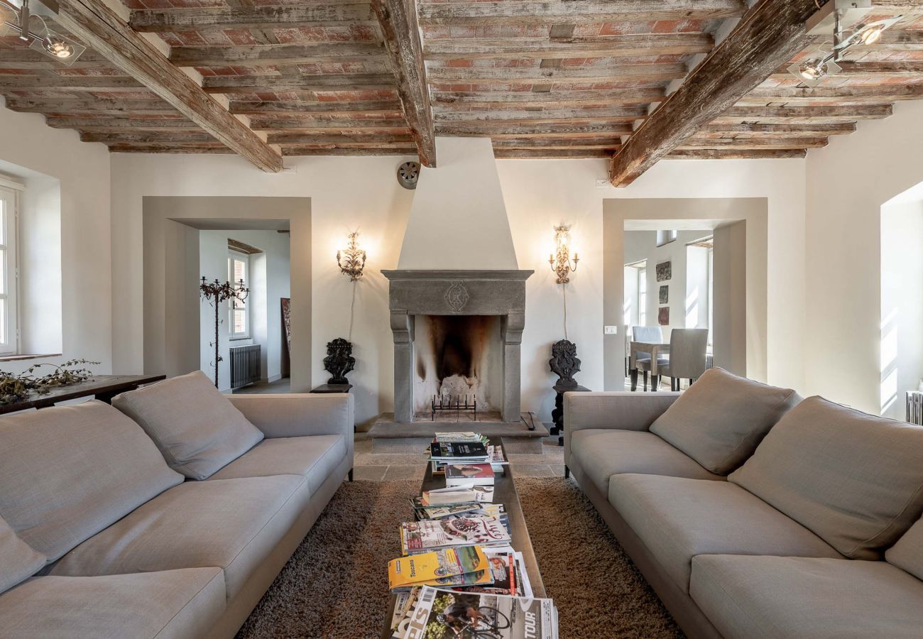 Villa a Pescaglia - PALAZZO GIUSTI: Understated Luxury with a Welcoming Ambience on the Hills of Lucca