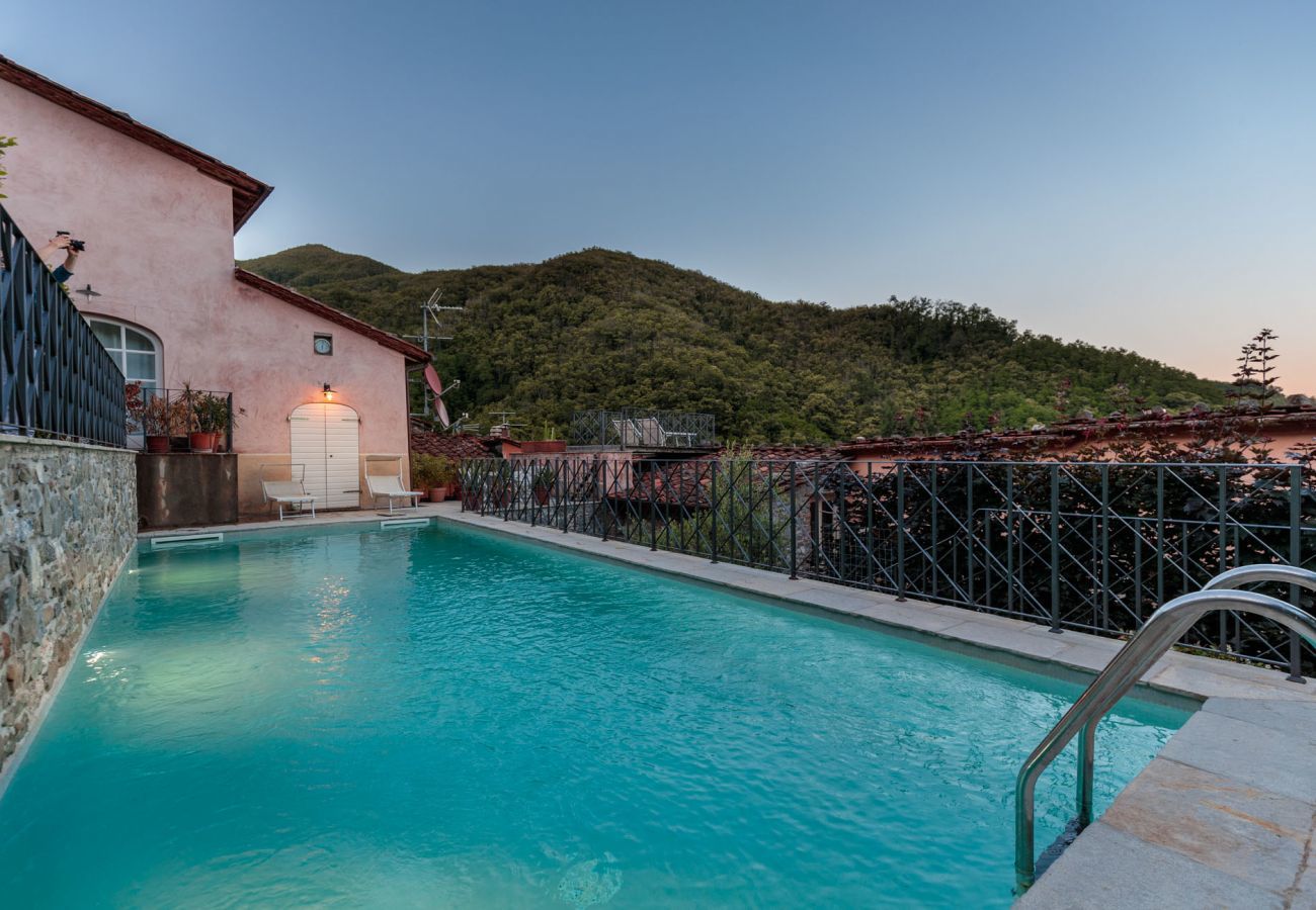 Villa a Pescaglia - PALAZZO GIUSTI: Understated Luxury with a Welcoming Ambience on the Hills of Lucca