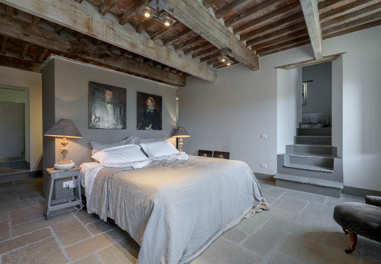 Villa a Pescaglia - PALAZZO GIUSTI: Understated Luxury with a Welcoming Ambience on the Hills of Lucca