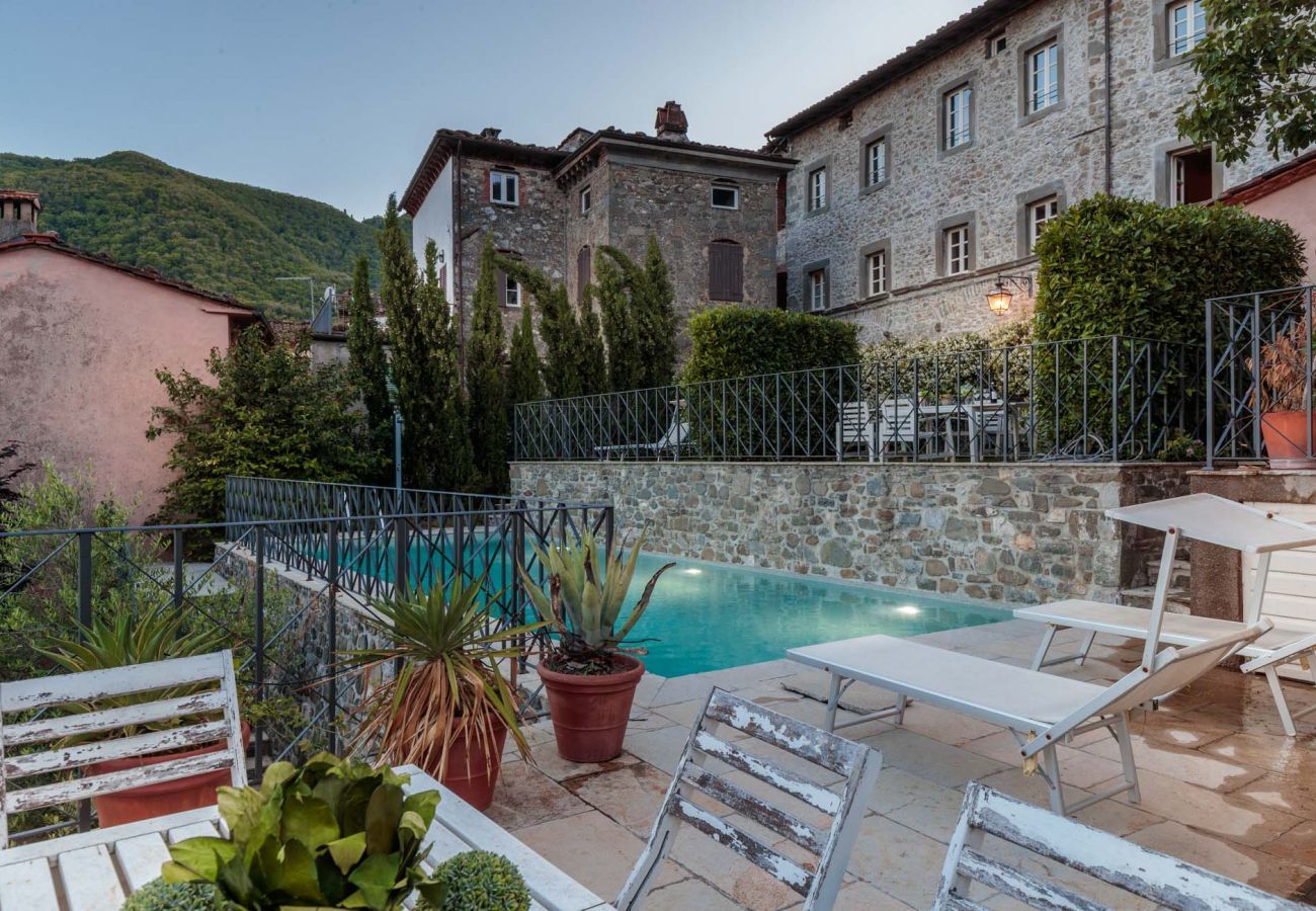 Villa a Pescaglia - PALAZZO GIUSTI: Understated Luxury with a Welcoming Ambience on the Hills of Lucca