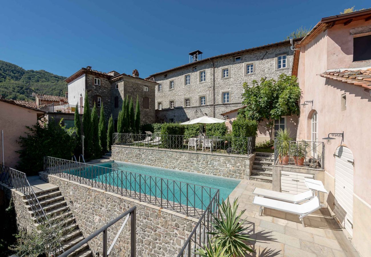 Villa a Pescaglia - PALAZZO GIUSTI: Understated Luxury with a Welcoming Ambience on the Hills of Lucca