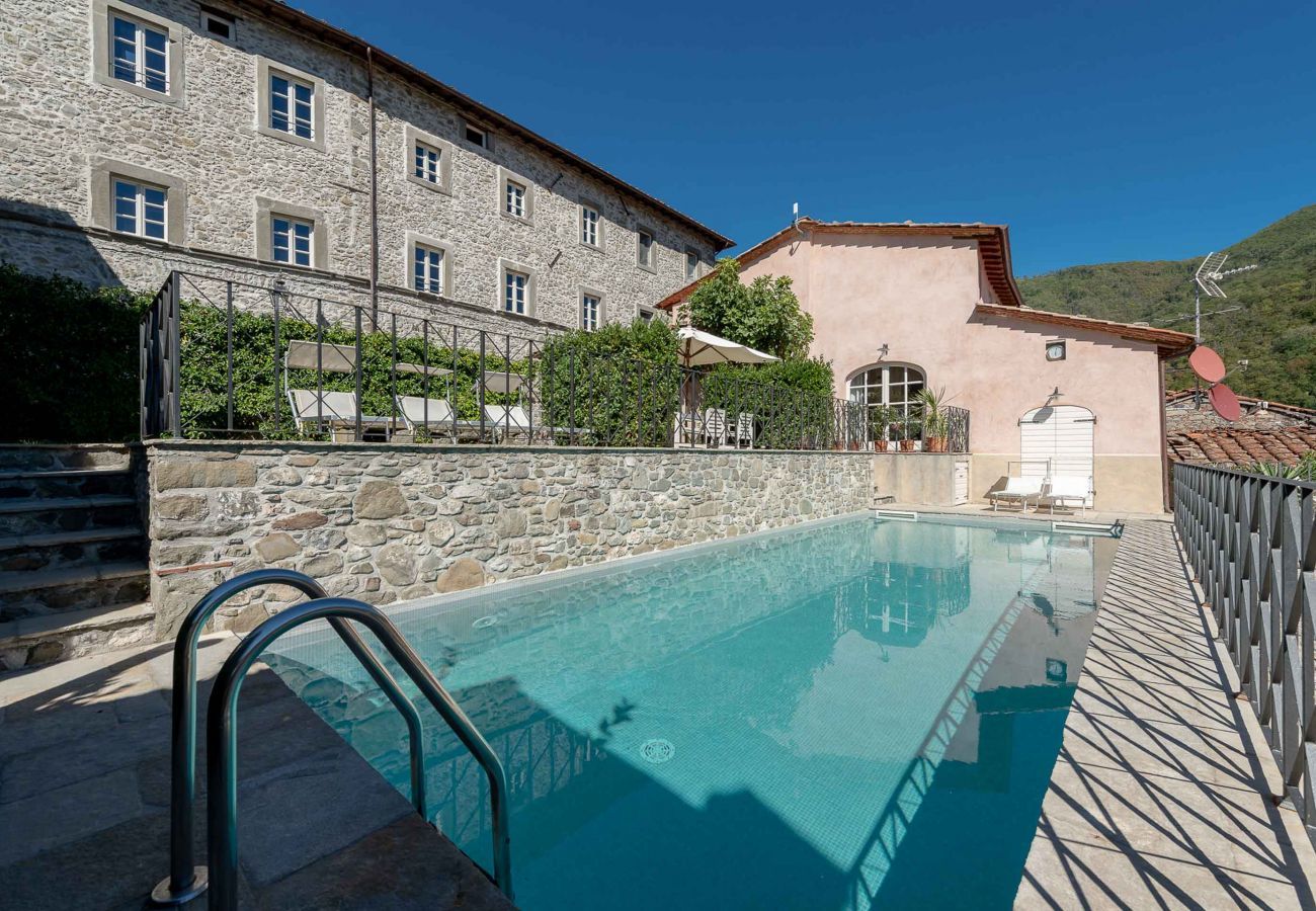 Villa a Pescaglia - PALAZZO GIUSTI: Understated Luxury with a Welcoming Ambience on the Hills of Lucca