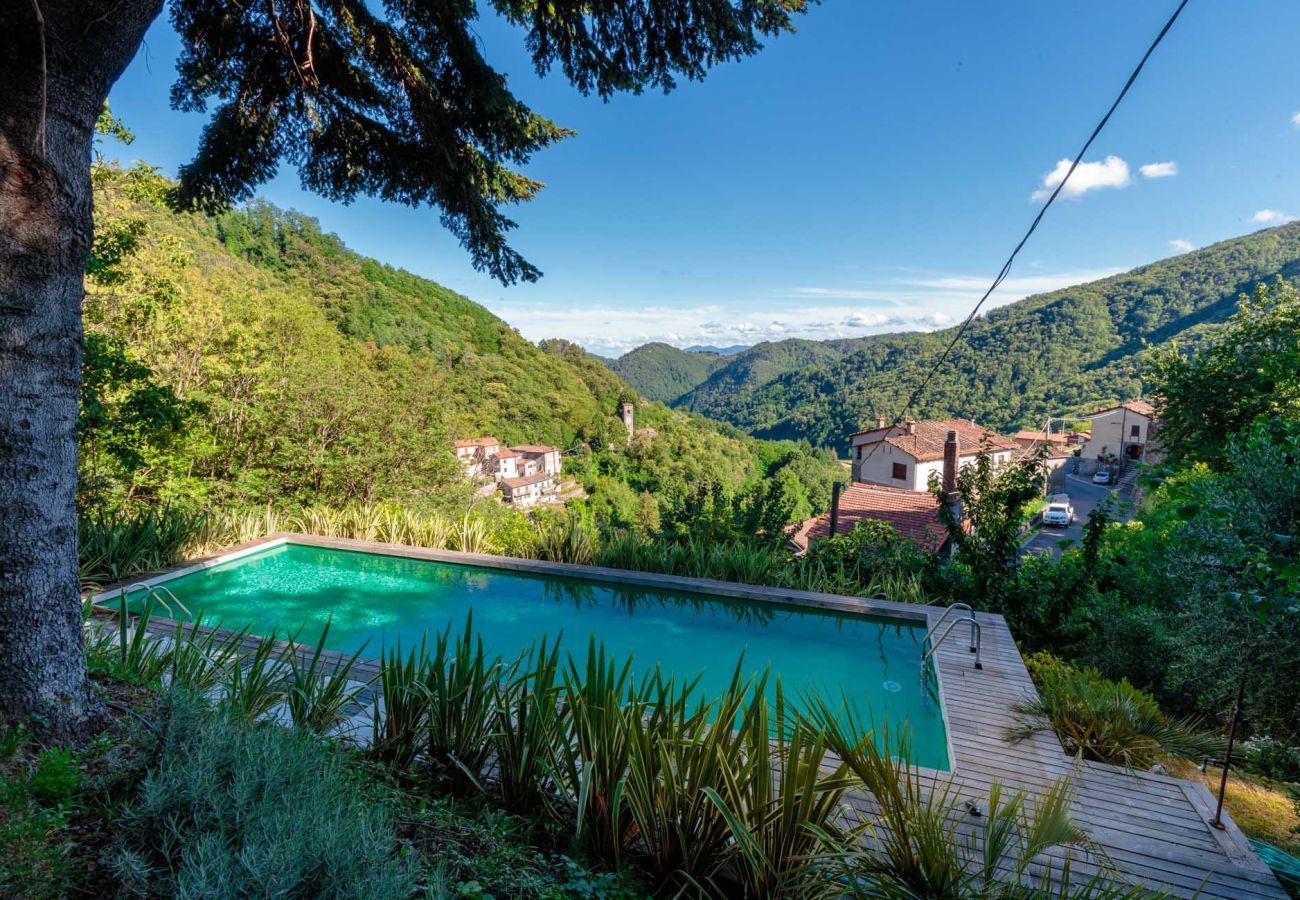 Villa a Pescaglia - PALAZZO GIUSTI: Understated Luxury with a Welcoming Ambience on the Hills of Lucca